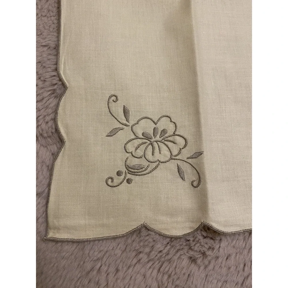 Lot (4) Vintage Cloth Linen Table Napkins 15
